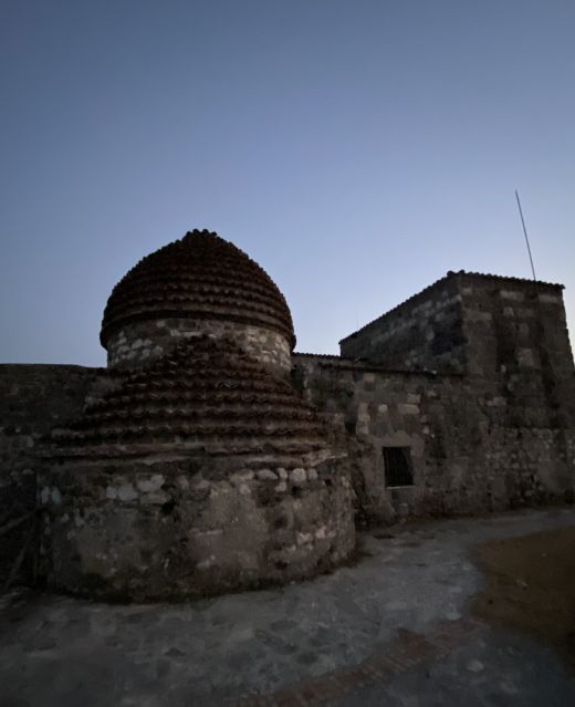 Die Gründung der Wallfahrtskirche Santa Maria della Misericordia in Castel Morrone, Caserta, Süditalien, geht auf das 17. Jahrhundert zurück.